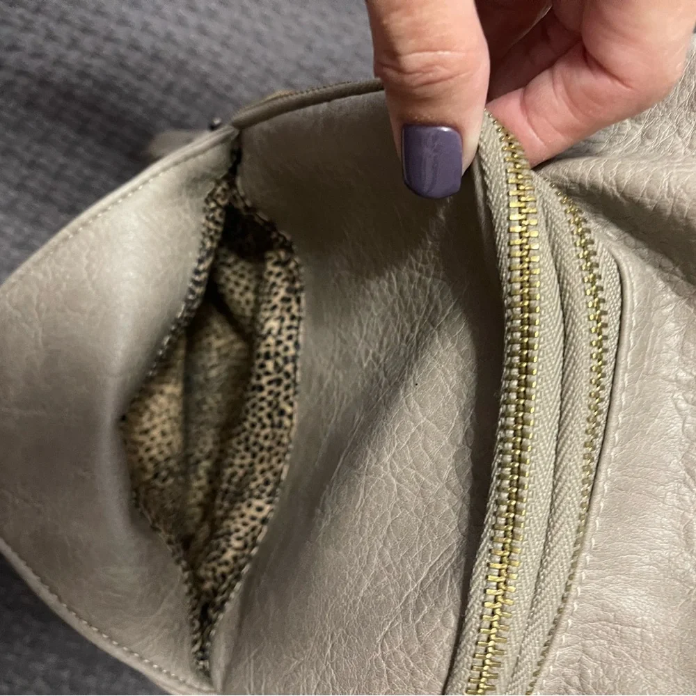 Like New Concealed Carry Crossbody Bag - Picture 7 of 11